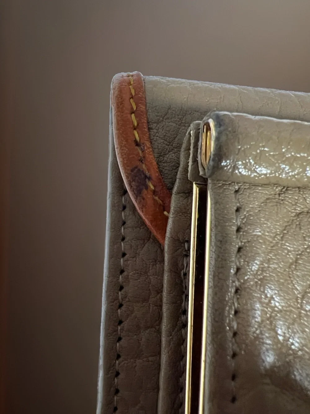 🦆 DOONEY & BOURKE AWL TRIFOLD TAUPE TAN LEATHER KISSLOCK POUCH COIN WALLET